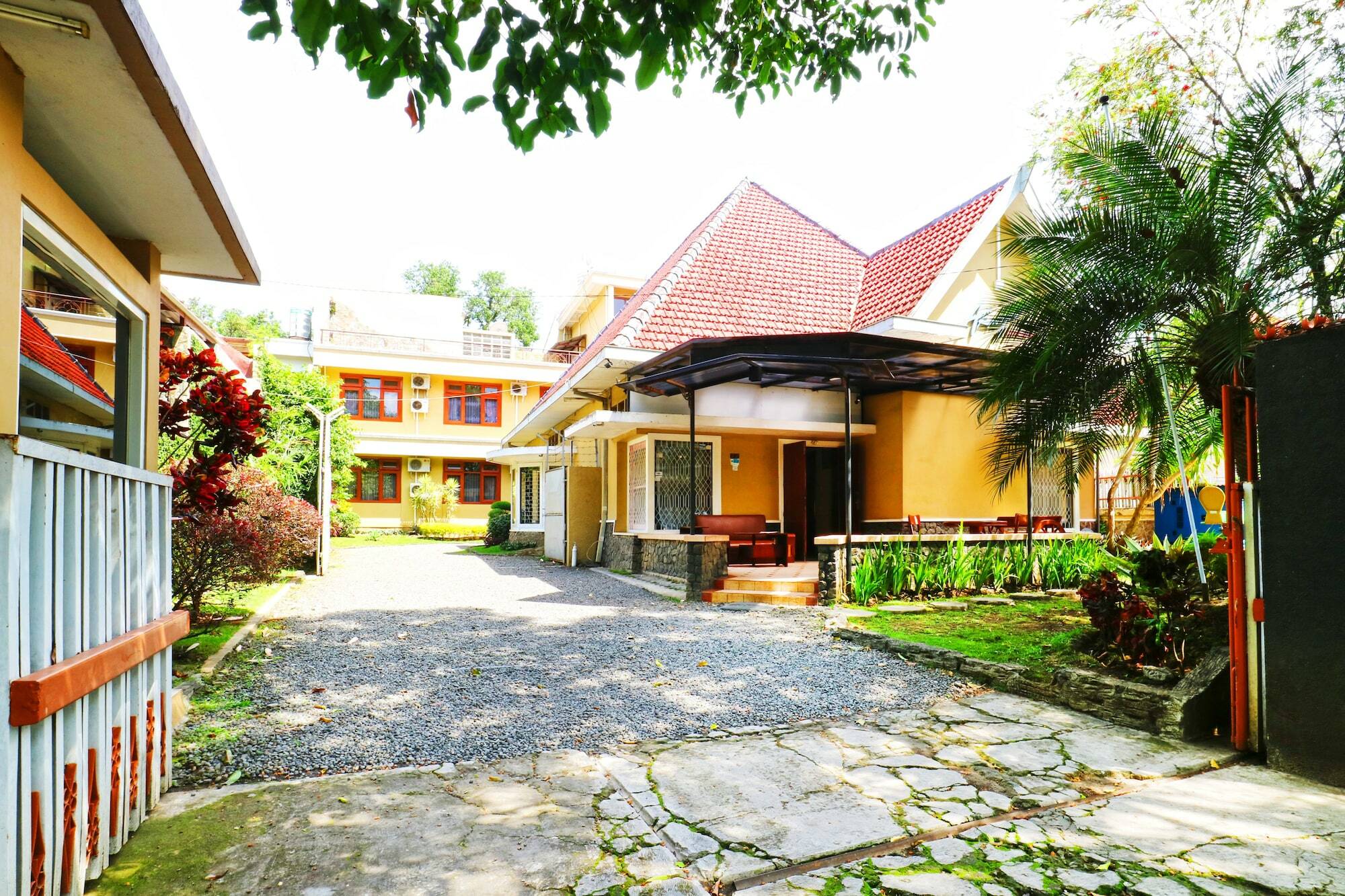 Reddoorz Plus Near Brawijaya Museum Маланг Екстериор снимка