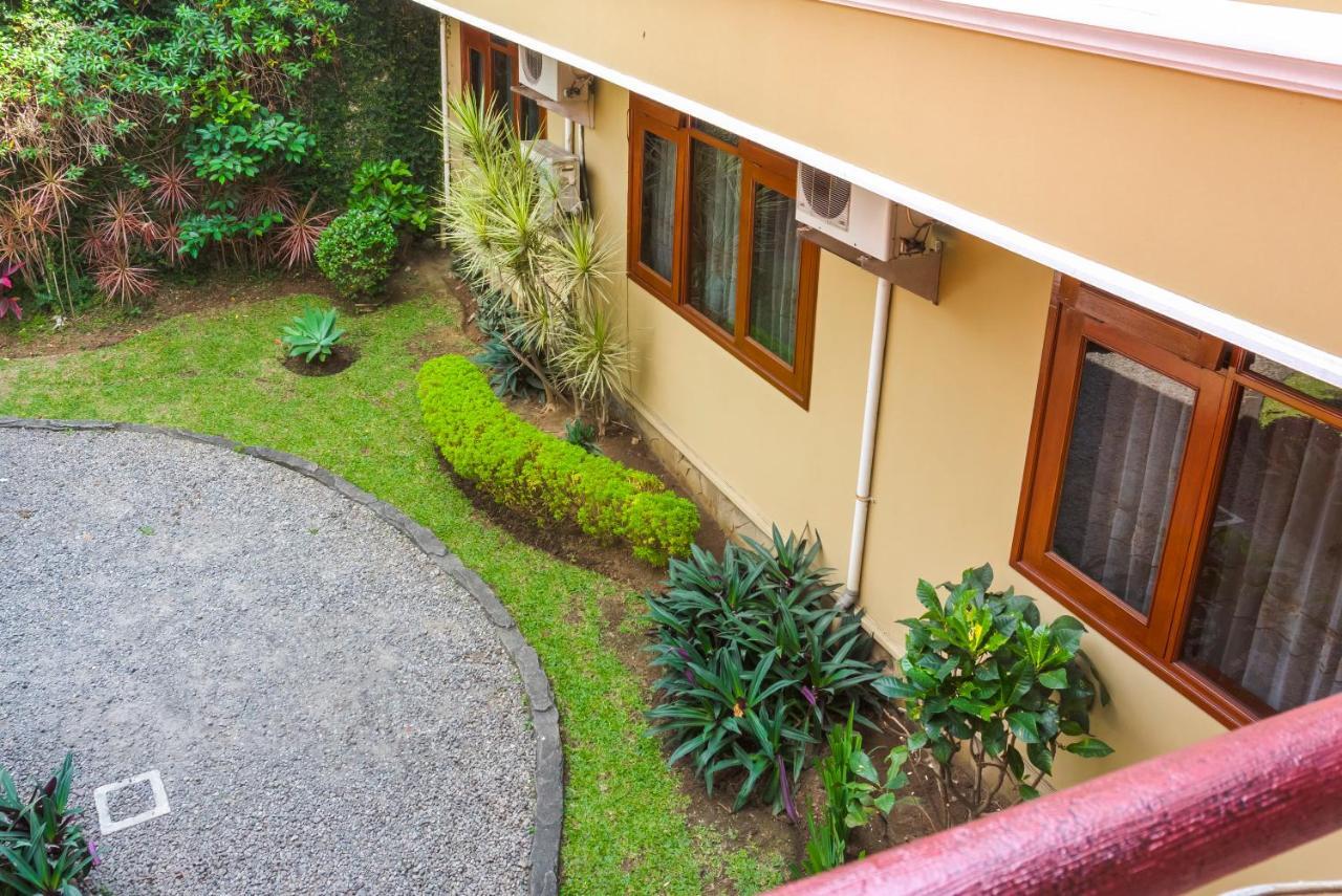 Reddoorz Plus Near Brawijaya Museum Маланг Екстериор снимка